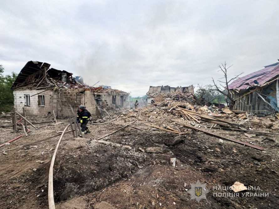 Багатоповерхівка, пожежна частина, склади, авто: внаслідок російських атак на Запоріжжі є загиблі та поранені (фото, відео)