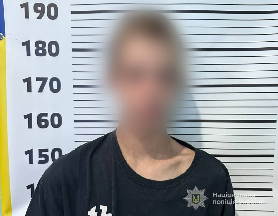 Привітався, вихопив телефон у пенсіонера і втік - у Запоріжжі поліцейські затримали грабіжника (фото)