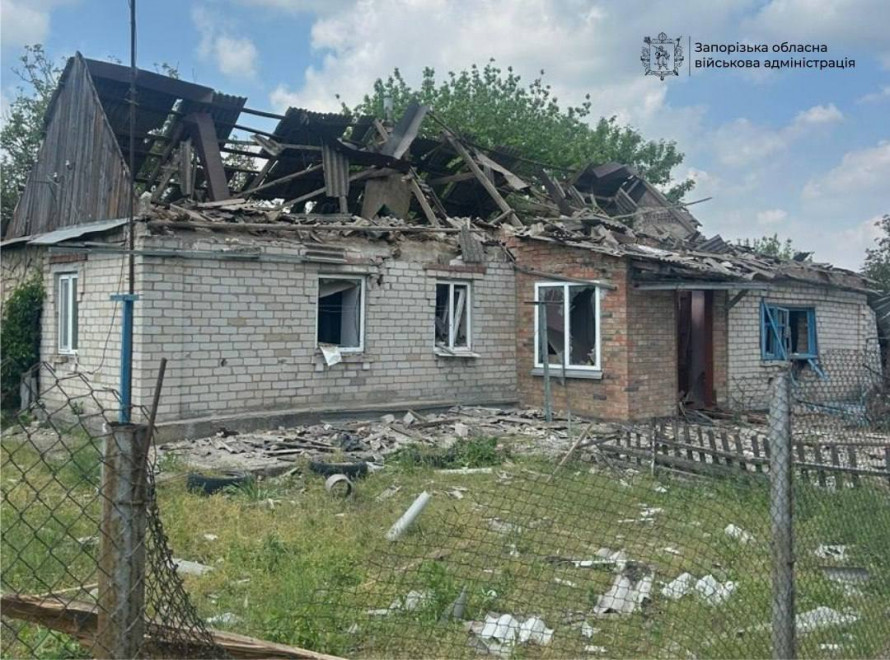 Ворог ударив по великому торгівельному центру Запоріжжя: подробиці (фото, відео)