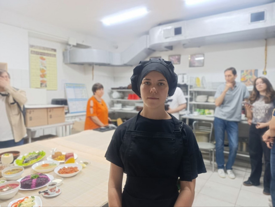Починали з трьох столів: як Пологівський ліцей після окупації відновився у Запоріжжі і допомагає захисникам