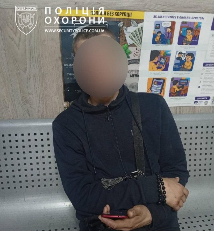 Просто сів і поїхав: у Запоріжжі підліток викрав велосипед біля гуртожитку (фото)