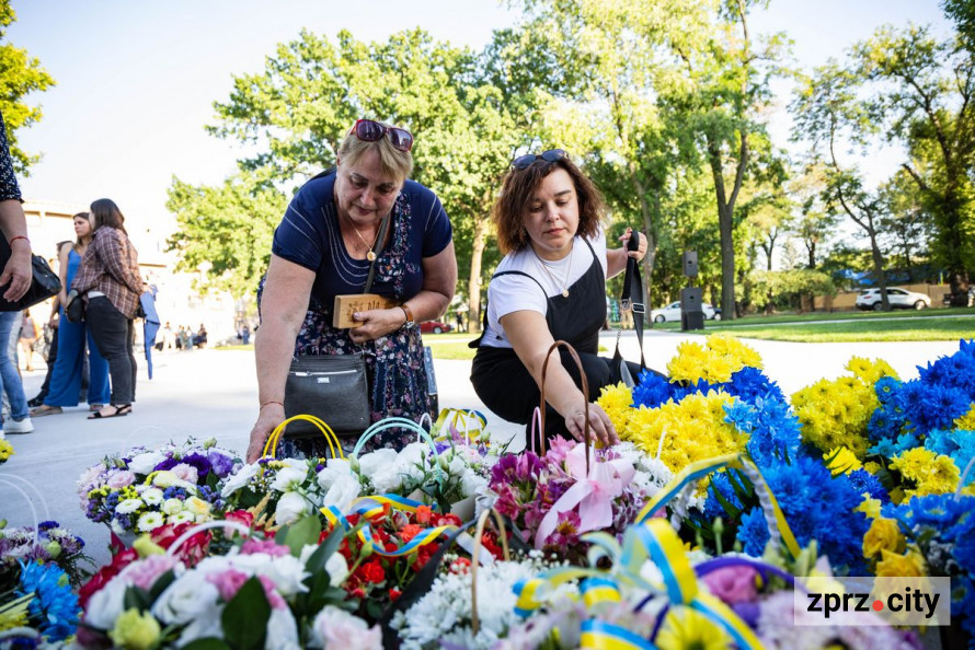 У Запоріжжі на меморіалі «Дерево пам'яті» з’явилося 146 нових дзвіночків - це 146 життів, які віддали наші захисники