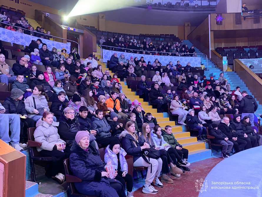 У запорізькому цирку розпочалися різдвяно-новорічні свята - фото