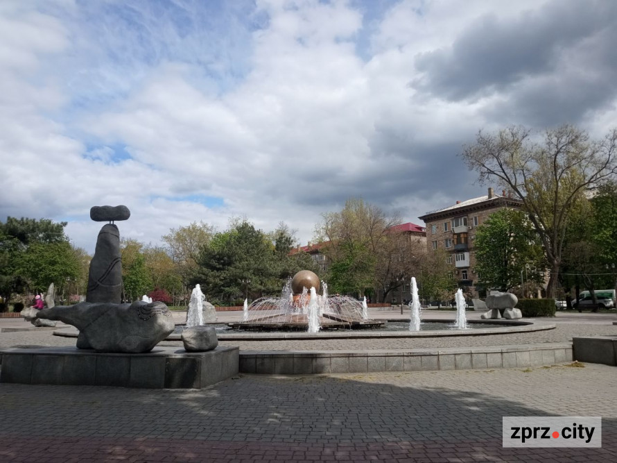 У Запоріжжі запрацював один з головних фонтанів - фото