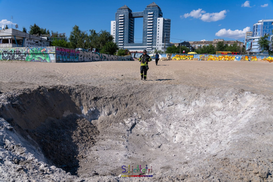 Масовані удари по цивільних об'єктах Запоріжжя та області: внаслідок ворожих атак є загиблі та поранені (фото, відео)