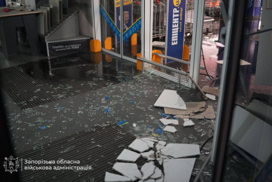 Ворог атакував другий Епіцентр у Запоріжжі: подробиці, фото
