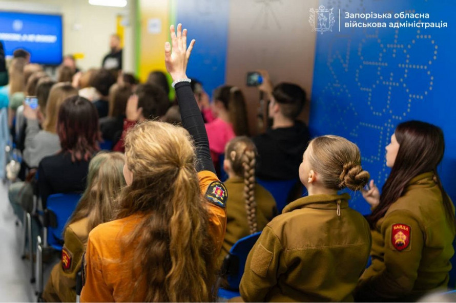 Від шкіл до фронту - як пройшли гастролі Артема Пивоварова у Запоріжжі (фото)