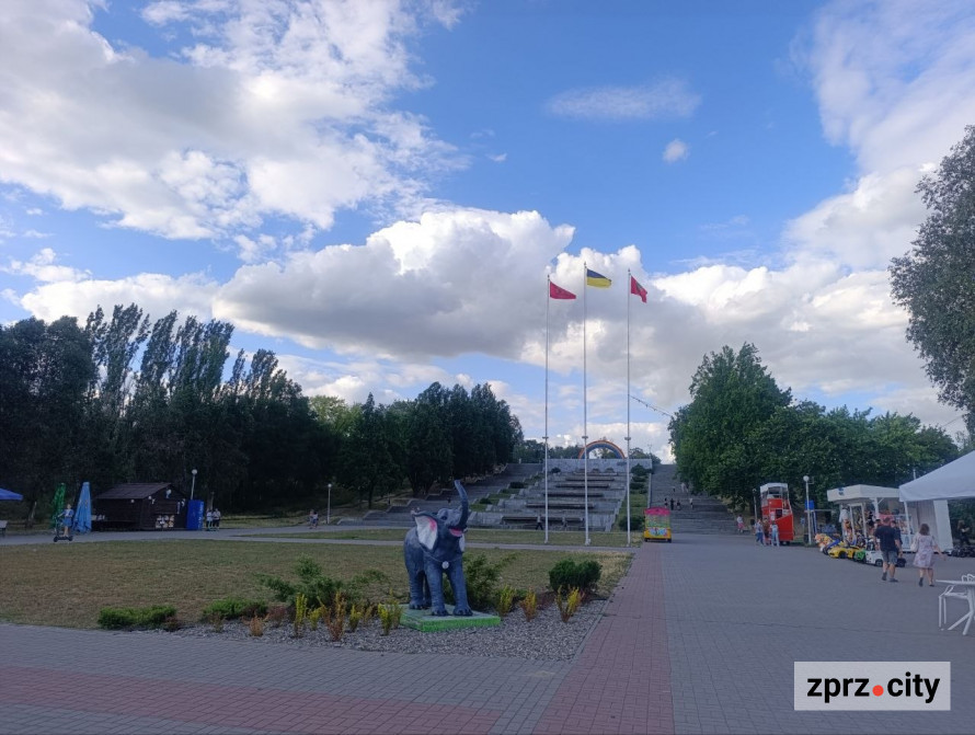 Як Вознесенівський парк Запоріжжя виглядає на початку липня - фото