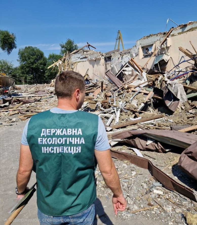 У Запоріжжі екологи зафіксували масштаби руйнувань після удару КАБ по підприємству (фото)
