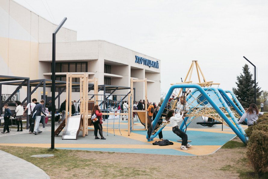 Презентували скейт-майданчик: у Запоріжжі відбувся молодіжний фестиваль (фото)