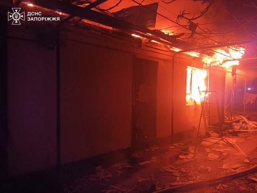 У Запорізькому районі внаслідок обстрілів загинула жінка, є поранені