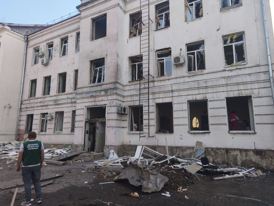 Масштабні руйнування та згарища: у Запоріжжі екологи обстежили місця ударів російських дронів (фото)