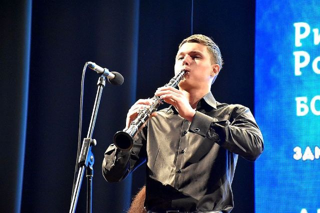 Соло з оркестром у Запоріжжі - юні переможці "Акордів Хортиці" зачарували публіку (фото)