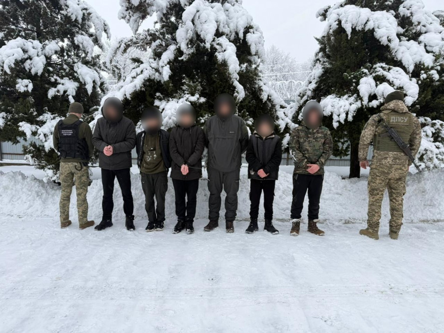 Похід до Румунії не вдався: мешканця Запорізької області зупинили за крок від кордону (фото, відео)