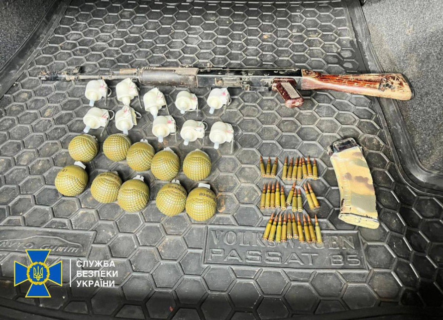 Самовільно залишив місце служби: у Запоріжжі затримали військового, який торгував зброєю