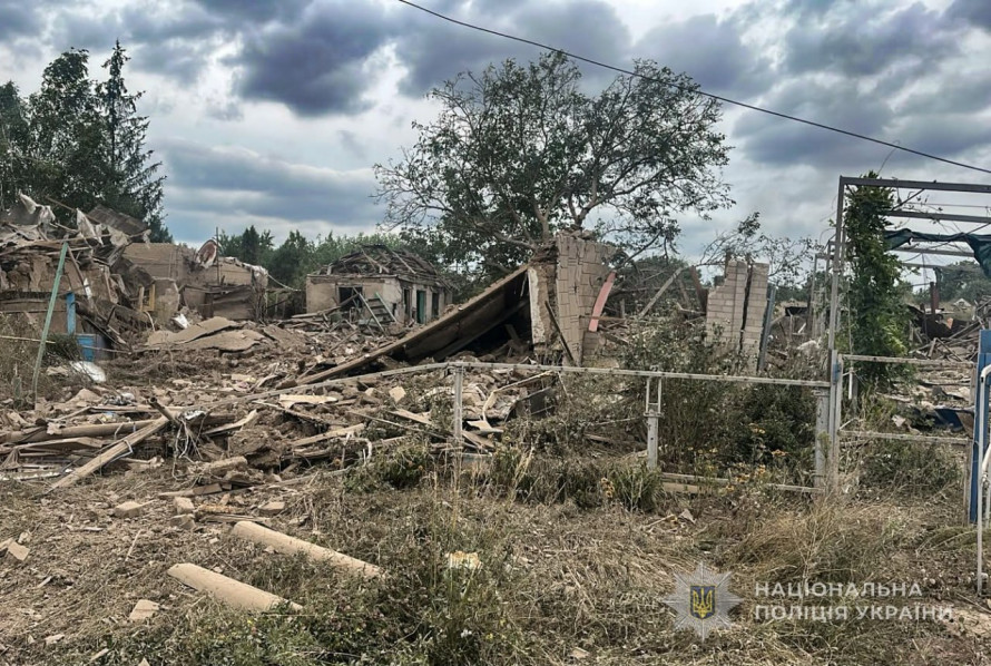 Троє поранених, пожежі та пошкоджене підприємство: що відомо про обстріли Запоріжжя 18 вересня (фото)