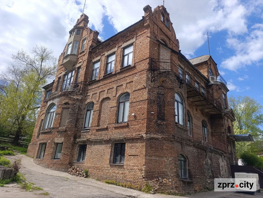 Від найстарішої школи до справжнього замку: які незвичайні менонітські будівлі можна побачити в Запоріжжі (фото)