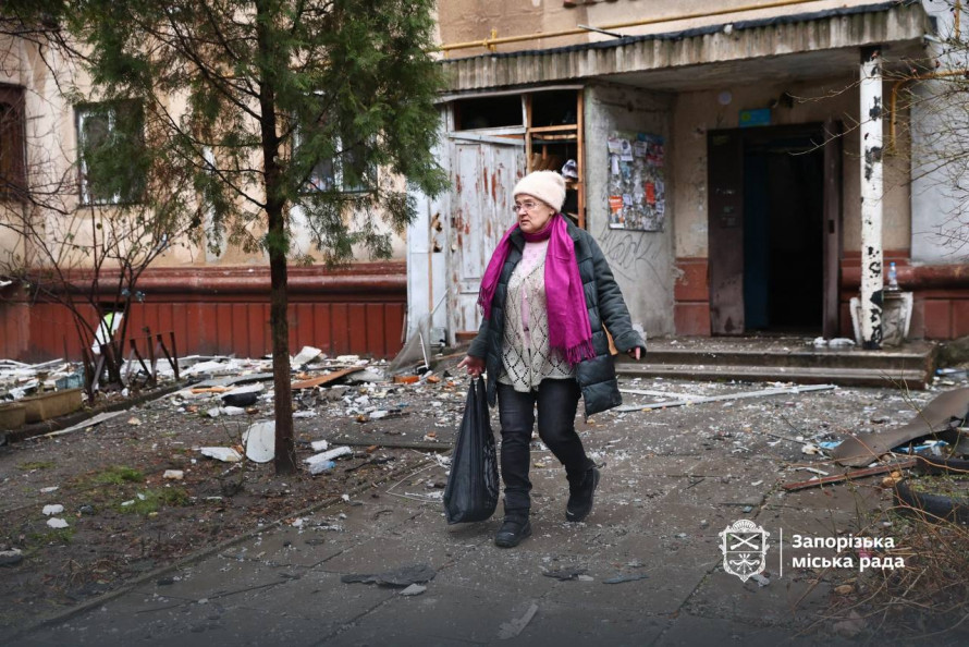 Годину тушили пожежу до приїзду рятувальників - як мешканці Запоріжжя пережили ніч масованого удару