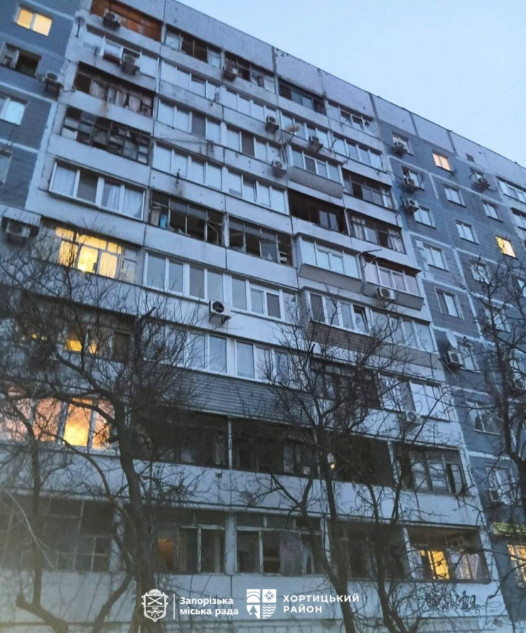 Шість дронів і п'ять балістичних ракет атакували Запоріжжя: внаслідок удару росіян є загиблий та поранені (фото, відео)