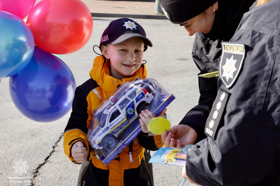 Маленька мрія великого серця: семирічних хлопчик із Запоріжжя став почесним «поліцейським» на свій день народження (фото)