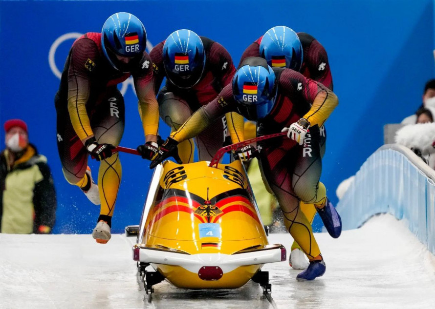 Леді та джентльмени на ковзанах – як змінилася Зимова Олімпіада за сто років (фото)