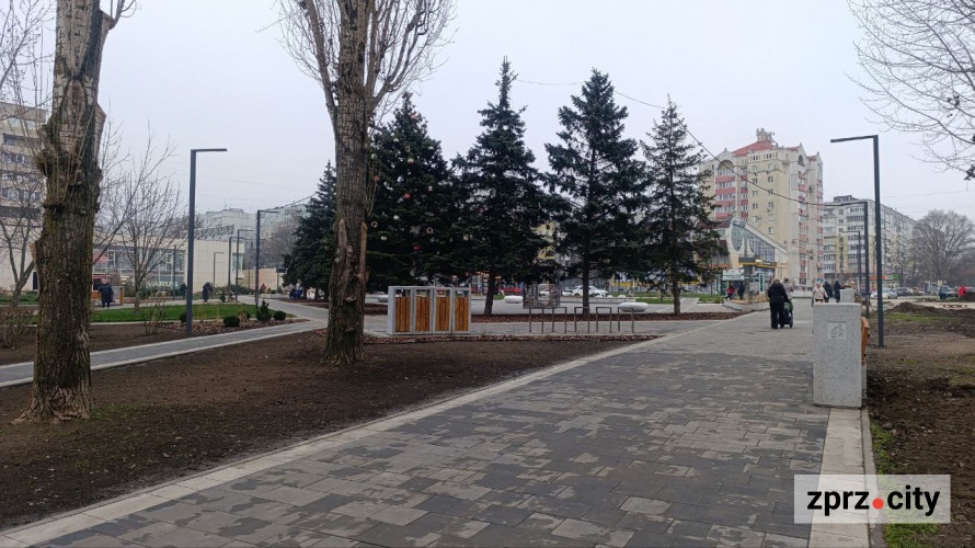 Великий дитячий майданчик та спортивні зони - у спальному мікрорайоні Запоріжжя оновили парк (фото)