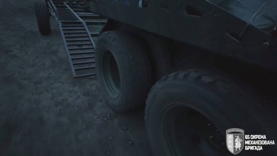 «Тарган» і «Змій» щоночі доставляють усе необхідне на «нуль»: як роботи допомагають бійцям на Запоріжжі (відео)