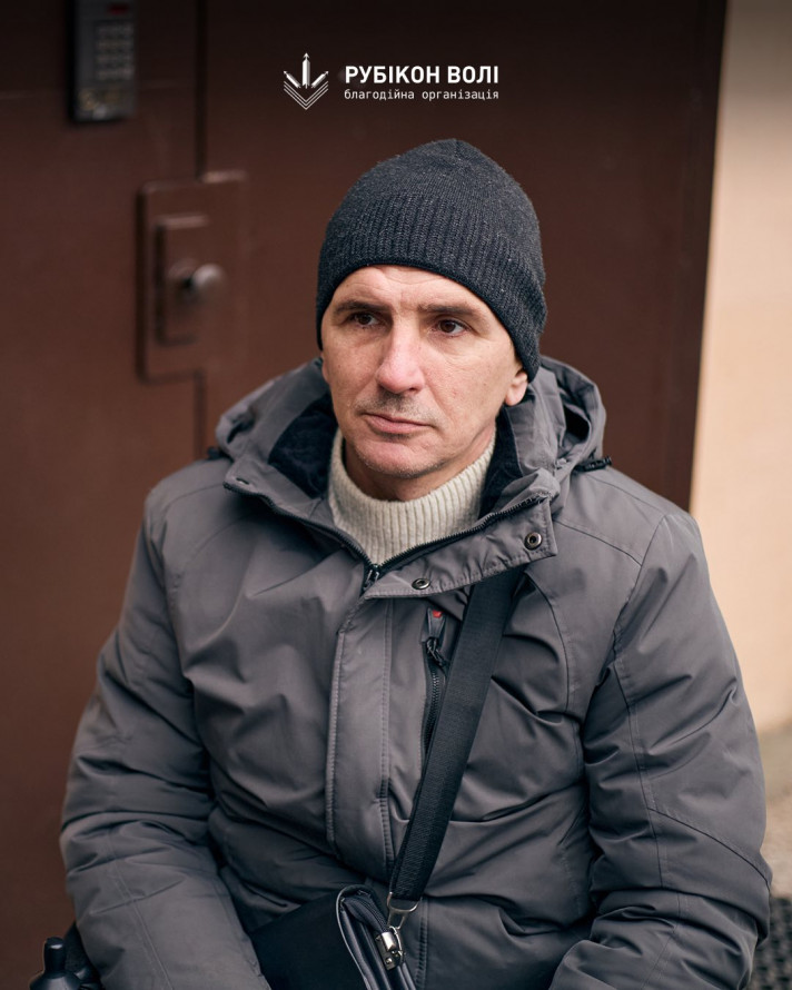 У Запоріжжі відкрили підйомник для ветерана — будинок у Хортицькому районі став безбар’єрним (фото, відео)