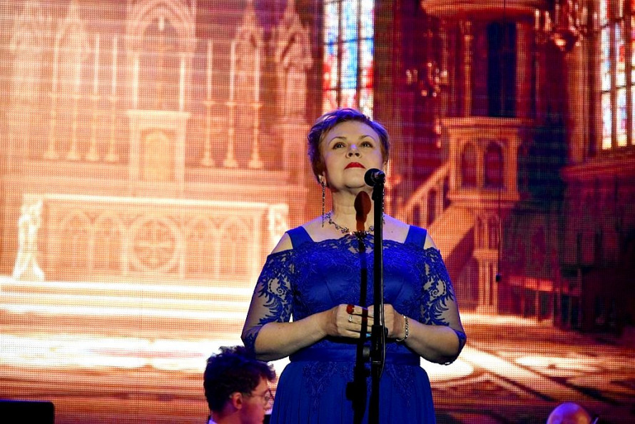 Овації, «браво» і квіти у запорізькій філармонії тріумфально закрили концертний сезон