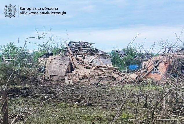 КАБи влучили побудинках та комунальному підприємству в Запоріжжі: що відомо про атаку та постраждалих (фото, віео)