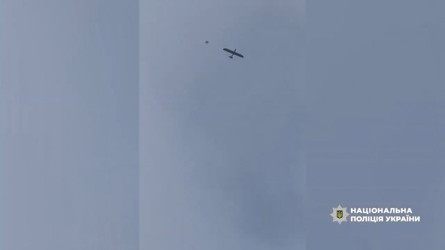Ворожі дрони полюють на цивільні автівки — на Запоріжжі поліцейські рятують мешканців прифронтових сіл (фото, відео)
