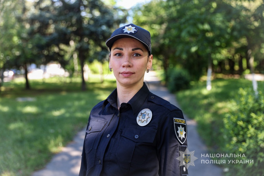 Ризикували власним життям заради порятунку: запорізьких поліцейських нагородили за героїзм (фото)