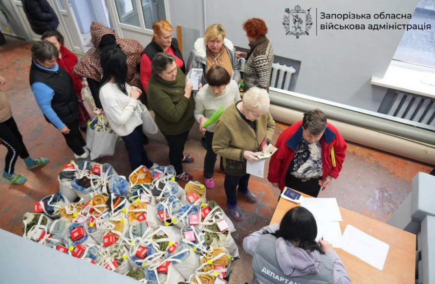 Запорізька область долучилася до проєкту «Пакунки тепла»: людям вже передали перші набори (фото)