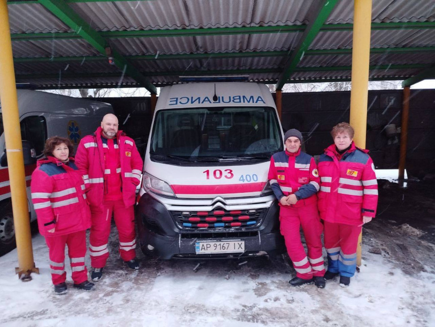 Реанімація на ходу та п’ять розрядів - у Запоріжжі медики врятували двох пацієнтів (фото)