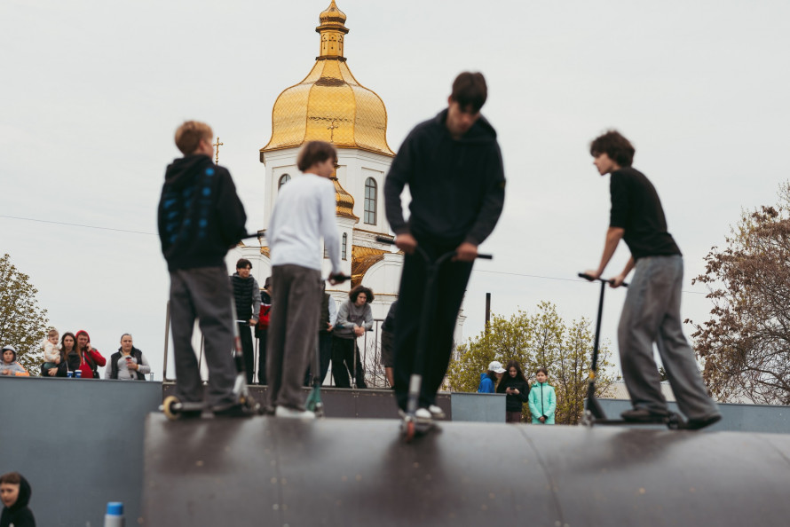Презентували скейт-майданчик: у Запоріжжі відбувся молодіжний фестиваль (фото)