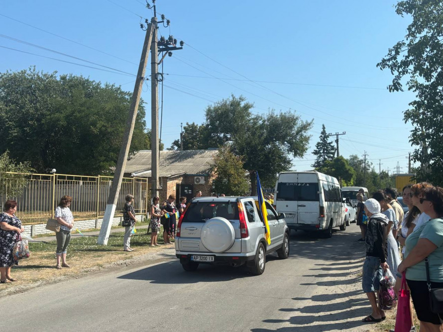 Віддав життя за свободу України - у Кушугумській громаді попрощалися із загиблим Героєм (фото)