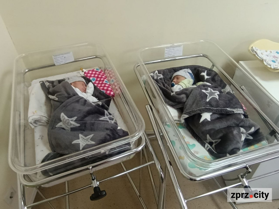 Справжнє диво - у Запоріжжі вперше з початку війни народилася трійня (фото)
