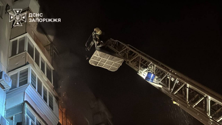 Росіяни атакували міст через Дніпро та будинок у Запоріжжі: є постраждалі (фото, відео)