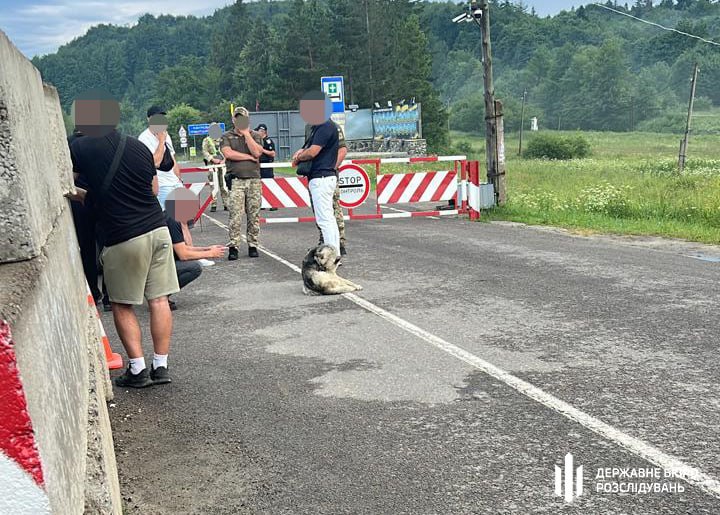 Вивозив чоловіків із Запоріжжя за шість тисяч доларів: на Львівщині затримали майора Нацгвардії