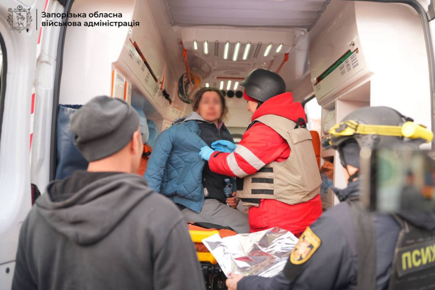 Ворог атакував Запоріжжя: є поранені, пошкоджені житлові будинки (фото)