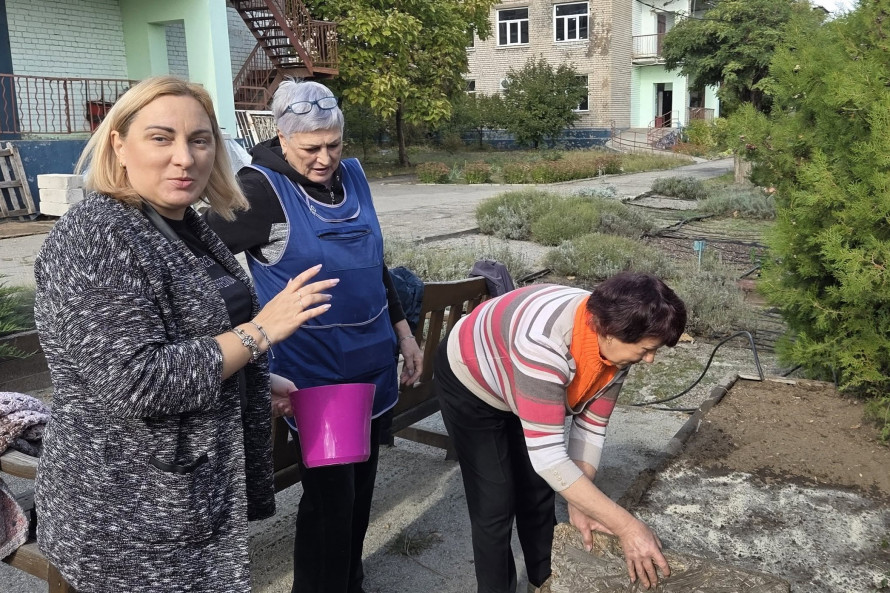 У Запоріжжі висадили різнотрав’я з Британії та Німеччини — насіння надіслали українські переселенці (фото)