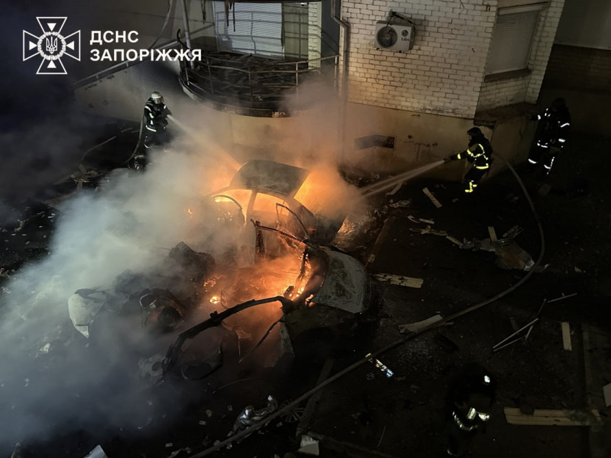 Били по рятувальниках і автобусу: на Запоріжжі внаслідок ударів дронами поранено двох людей (фото)