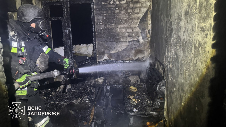 Нічна атака на Запоріжжя: у багатоповерхівці горіли квартири, є поранена (фото)