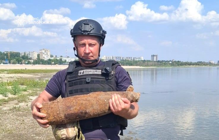 Небезпека на узбережжі - у Запоріжжі на новоутворених островах виявили п'ять снарядів (фото)