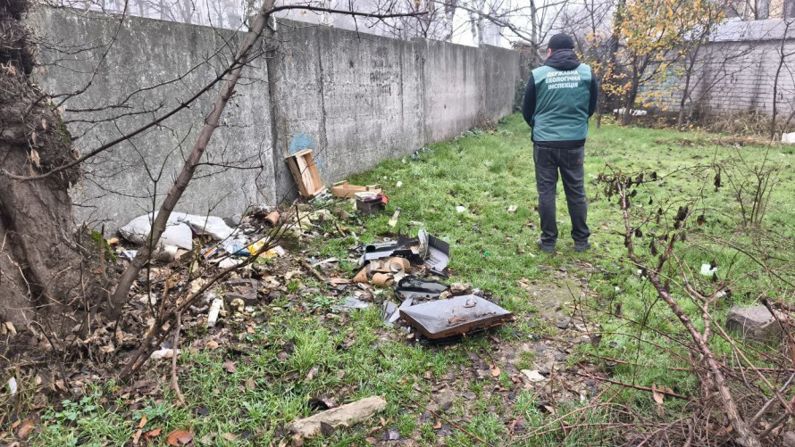 Стихійні сміттєзвалища в Олександрівському районі Запоріжжя: екологічна інспекція виявила забруднені ділянки