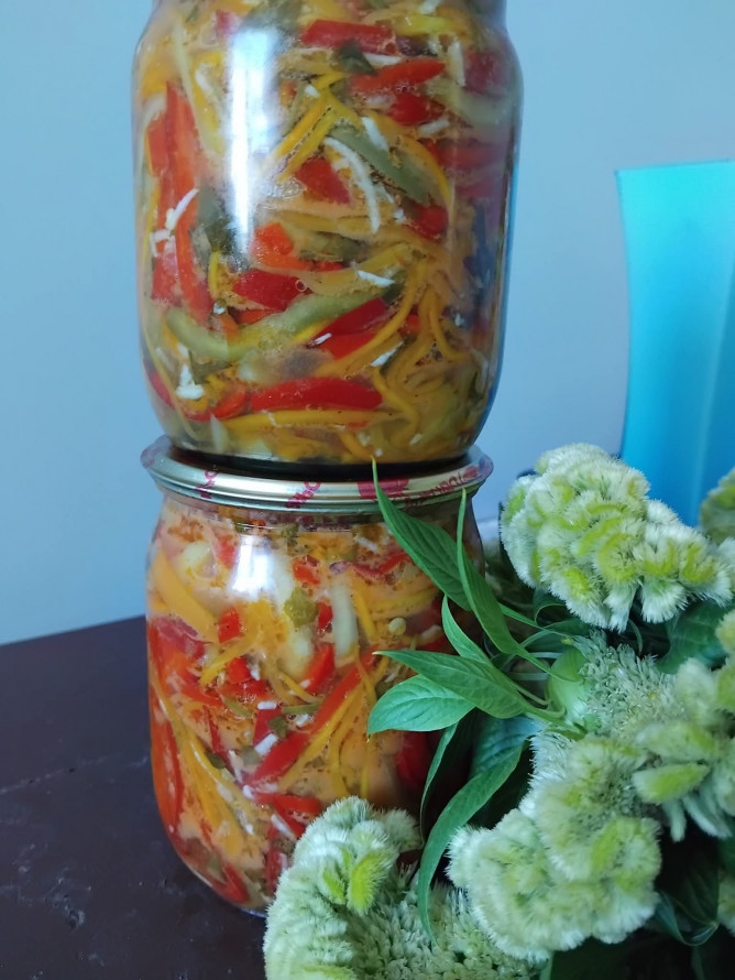 Болгарський перець по-корейськи: пікантний салат на зиму з простих продуктів