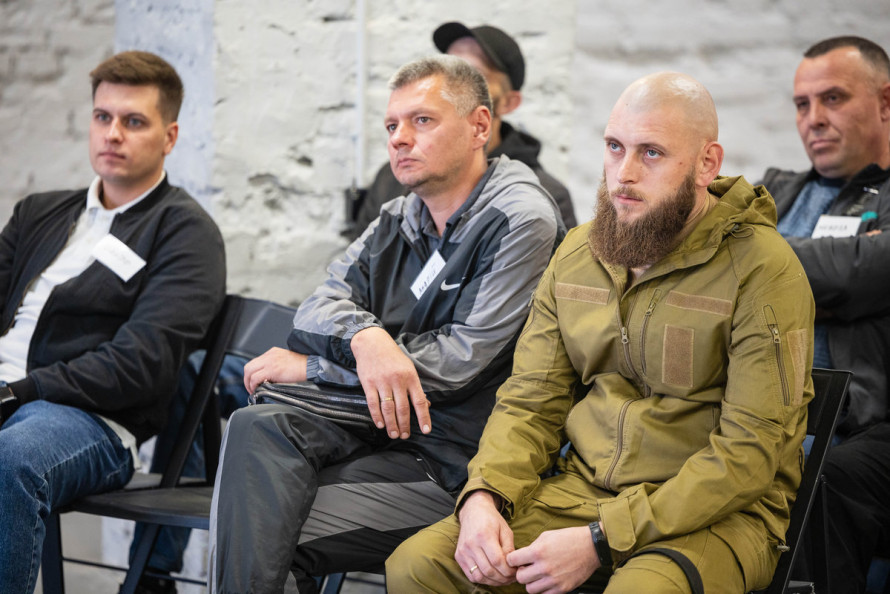 «Це вже нове життя»: як ветеранам запорізького підприємства допомагають адаптуватися після фронту