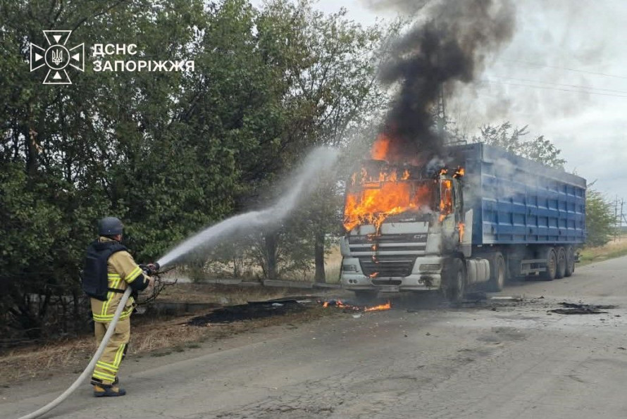 Шість ракет вдарили по Запоріжжю: внаслідок атаки постраждали люди (фото, відео)