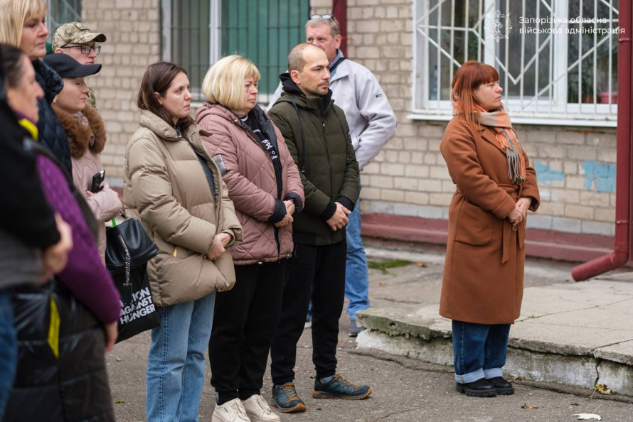 Героя пам’ятають — у Запоріжжі відкрили меморіальну дошку на честь загиблого воїна (фото)