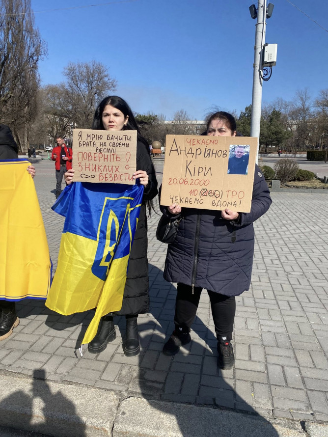 "Мовчання — це смерть": у центрі Запоріжжя відбулася акція на підтримку військовополонених (фото)